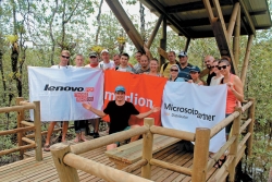 Участники партнерской конференции на экскурсии в мангровых зарослях национального парка «Утриа»