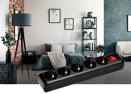 Бытовые удлинители IEK® черного цвета