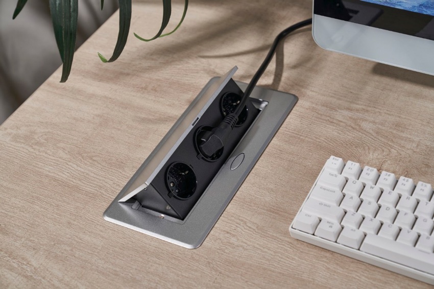 Cactus представляет встраиваемые розетки с USB портами и беспроводной зарядкой